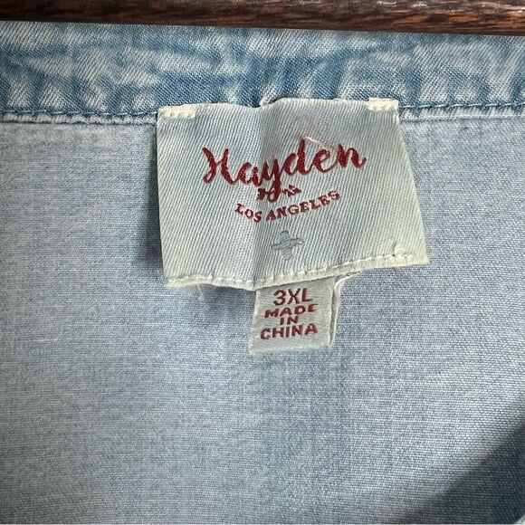 Hayden Los Angeles Women’s Button Detail Ruffled Denim Sleeveless Top - Picture 4 of 5